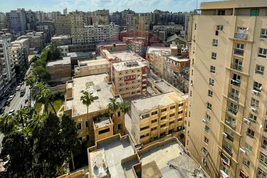 شقة للبيع 120 م محرم بك (على الترام)