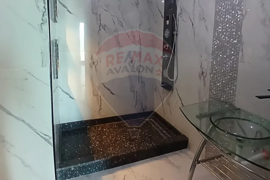 Apartment for sale 182 m Stanley (Directly on the sea)