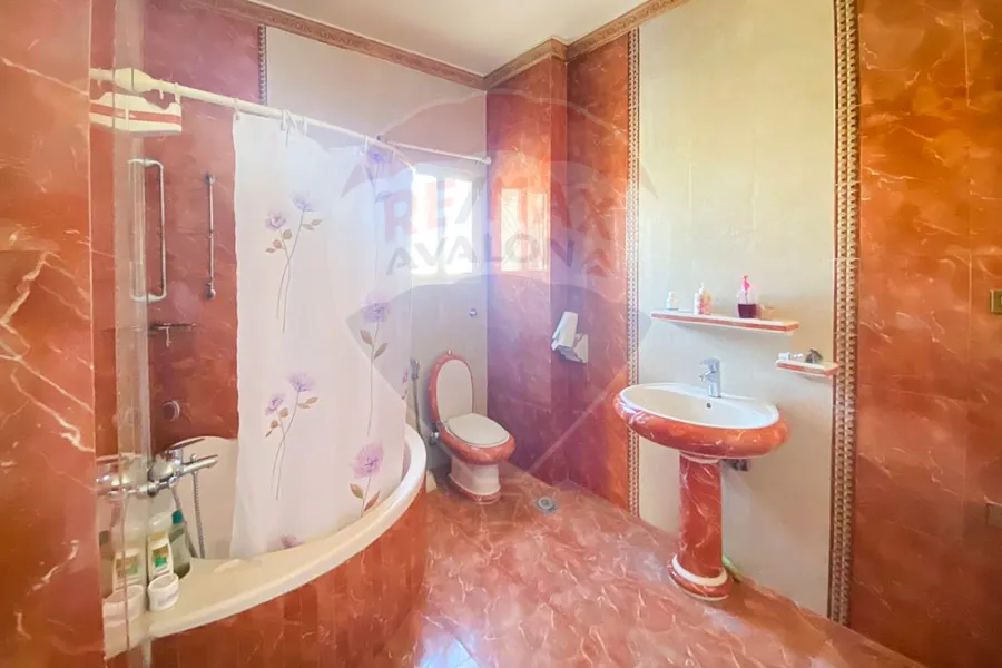 شقة للإيجار 230 م لوران (خطوات من ش شعراوي)