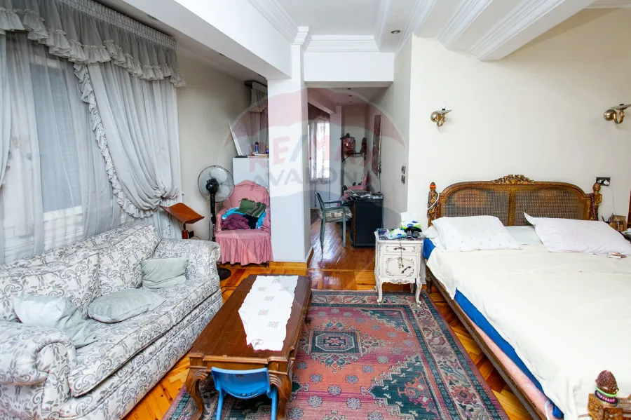 شقة للبيع 330 م جليم (تري البحر مباشرة)