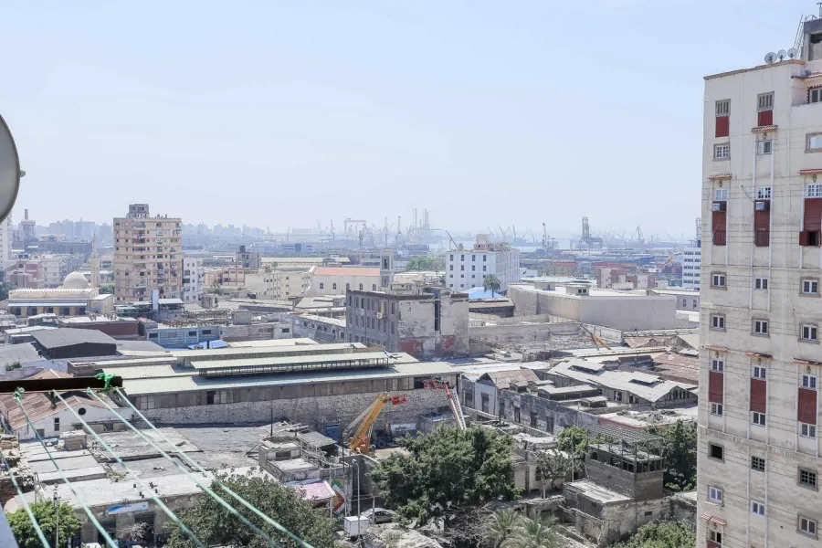 شقة للبيع 100م المنشية (خطوات من البحر)