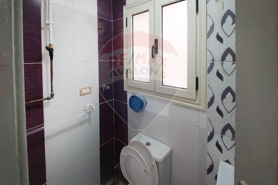 Apartment for rent 185m Louran (steps from Victoria College)