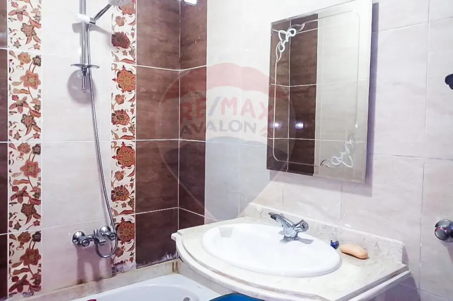 Furnished Apartment For Rent 160 m Stanly (Steps from the Sea.)