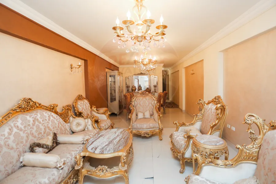 شقة للبيع 150 م سموحة ( ش زكى رجب ) خطوات من فوزى معاذ