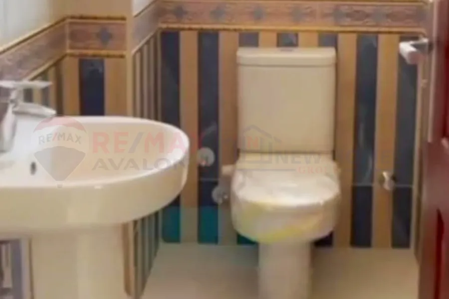 شقة للبيع 265 م سبورتنج (امام نادي سبورتنج مباشرة)