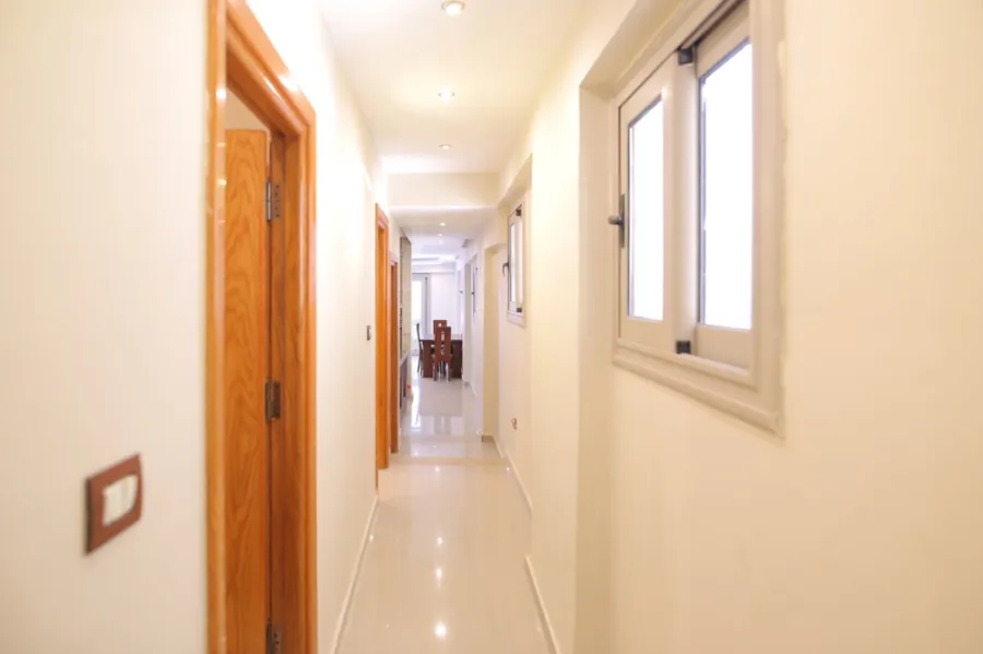 شقة للإيجار مفروش 125م سيدى جابر - خطوات من البحر ومستشفى القوات المسلحة