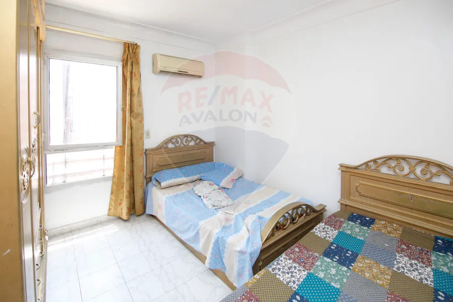 شقة للبيع 105 م المندرة (ش جمال عبد الناصر)