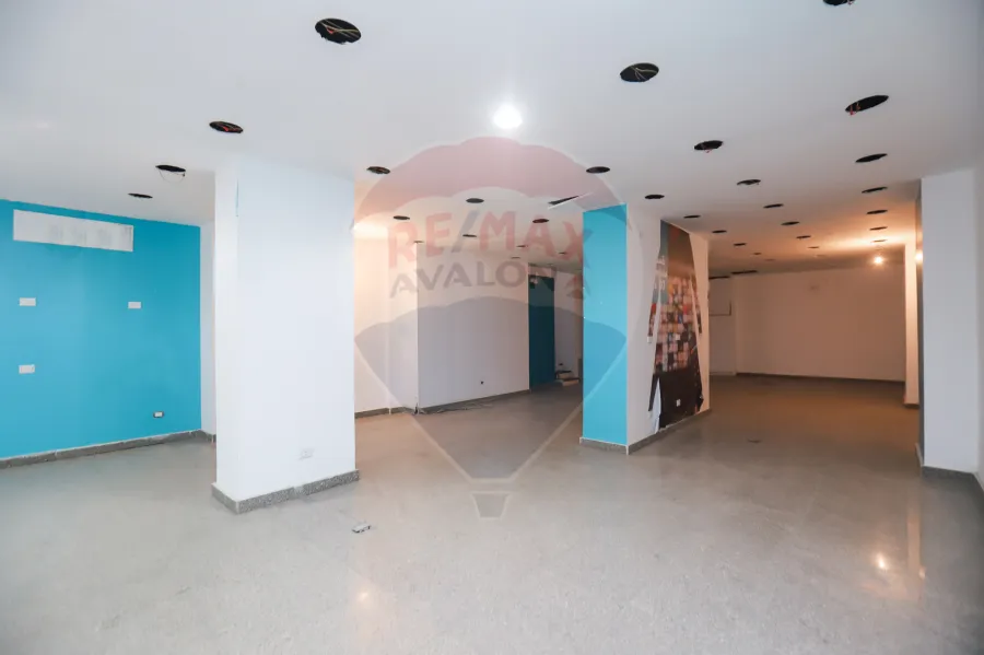 محل للبيع 430 م محطه الرمل (متفرع من ش صفية زغلول)