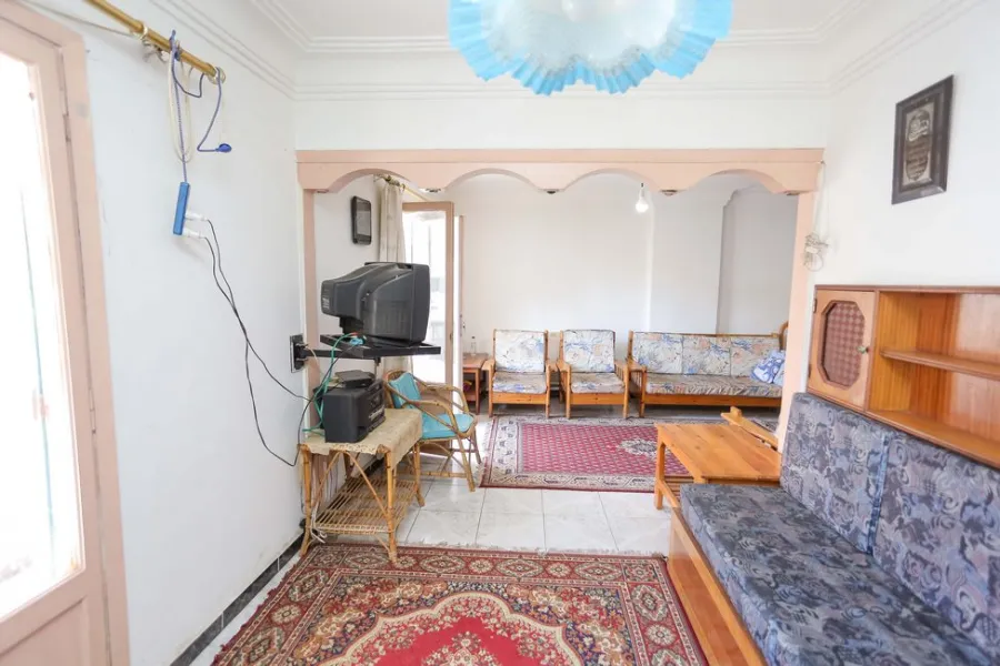 شقة للبيع 185م المندرة (ش جمال عبد الناصر)