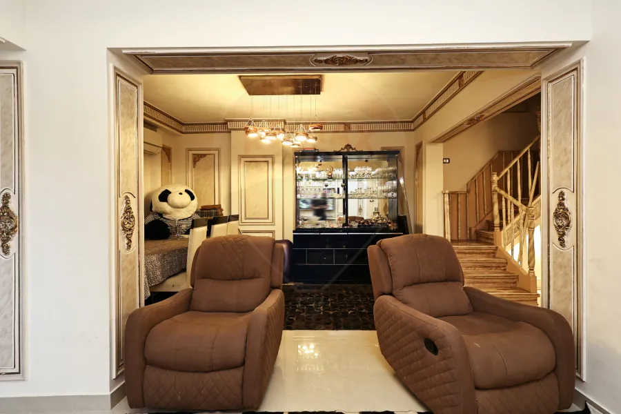 شقة دوبلكس  للبيع 130 م لوران ( متفرع من ش الاقبال )