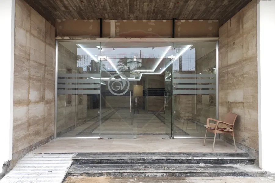 شقه للبيع 206 م سموحة ( كومباوند جراند فيو )