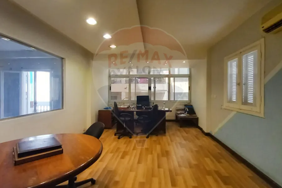 Building for sale 590 m Gleem (steps from the sea)