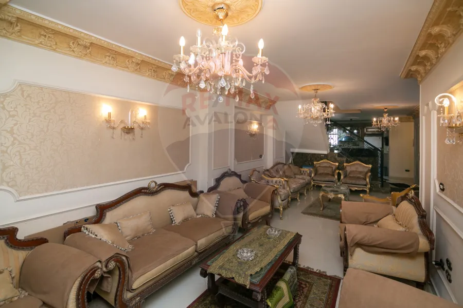 شقة دوبلكس للبيع  180 م بولكلي (خطوات من ش أبو قير)