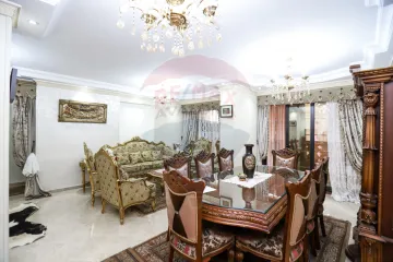 شقة للبيع 200 م السرايا ( خطوات من ش خالد بن الوليد )