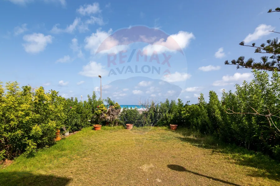 فيلا ستاند ألون للبيع (قرية بدر)  200 م + 120 م جاردن - صف أول بحر - 13,500,000 ج