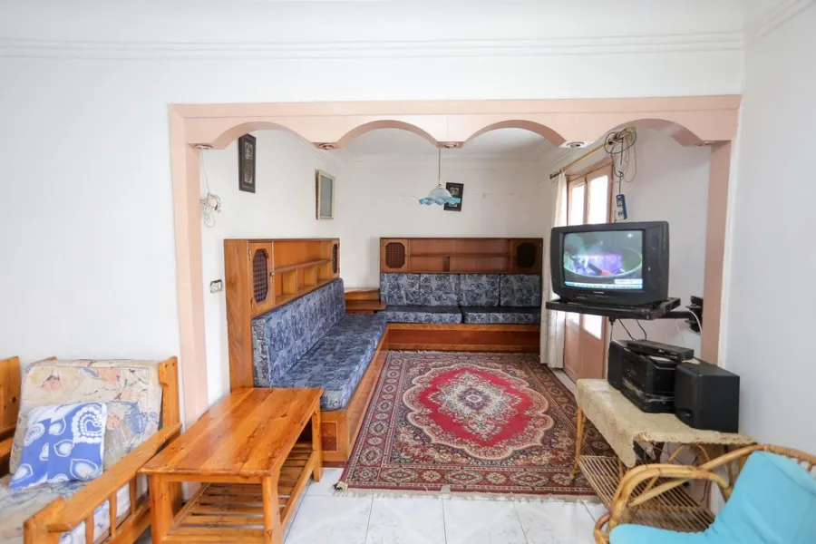 شقة للبيع 185م المندرة (ش جمال عبد الناصر)