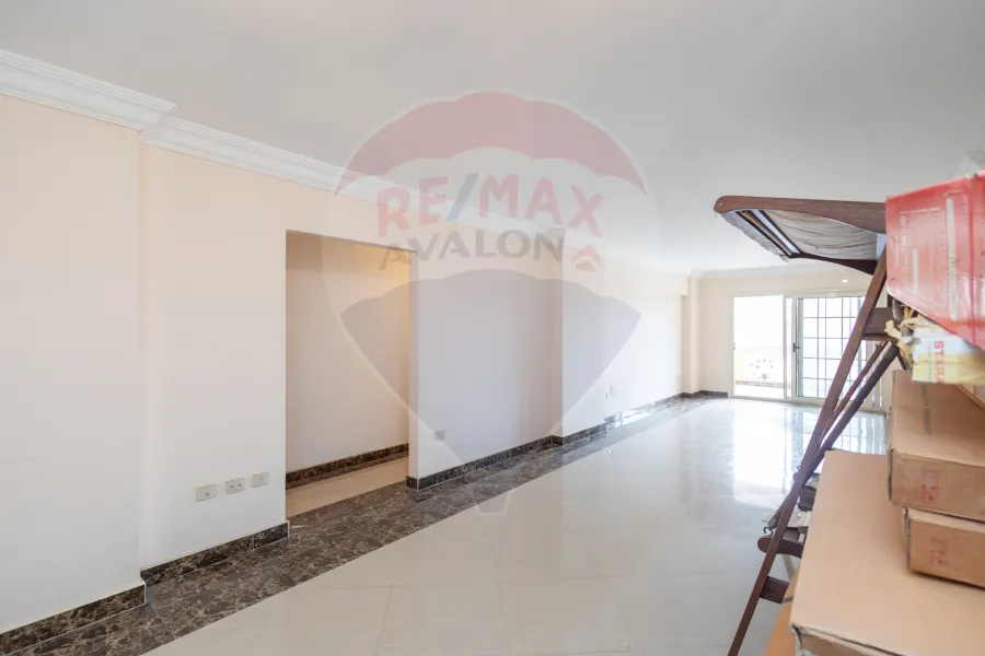 شقة للبيع 190 م جليم (علي الترام مباشرة - عمارة براند)