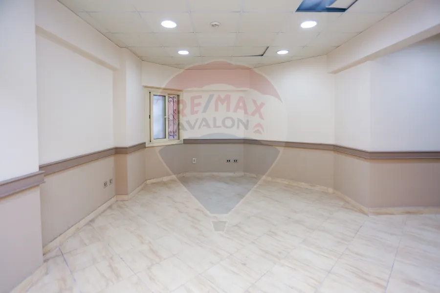 محل + ميزانين للايجار 300 م سموحه (ش فوزي معاذ)