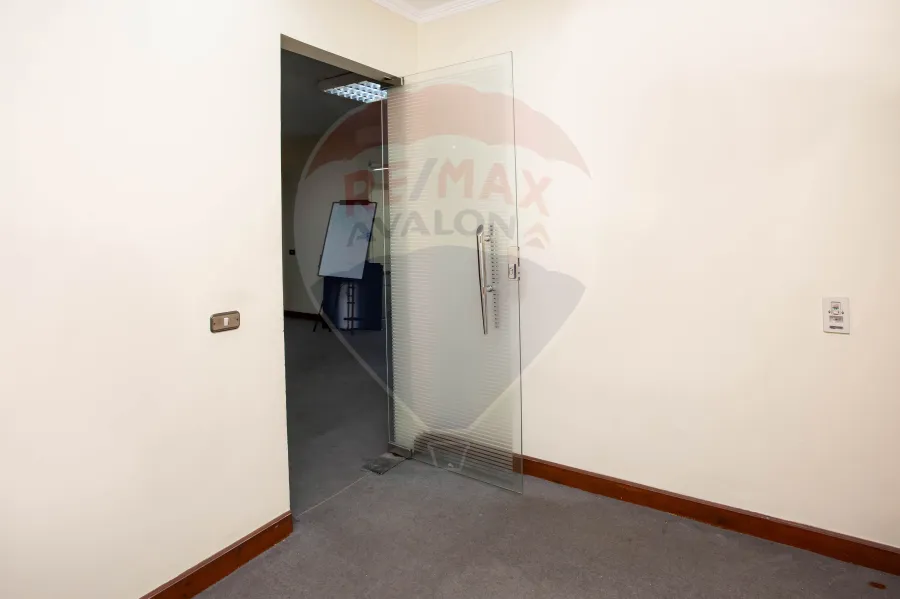 مقر إداري للإيجار 370 م سموحة (ش فوزي معاذ)