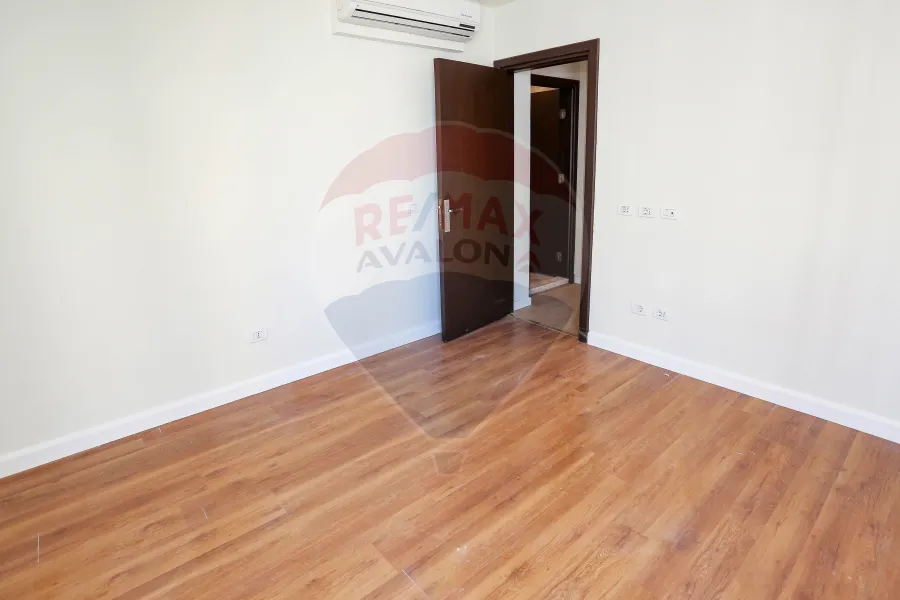 شقة للبيع 255 م سموحة (شارع فوزى معاذ الرئيسي)