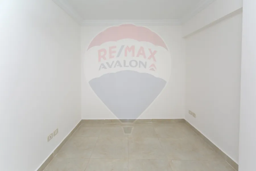 شقة مرخصة إداري للإيجار 86 م الأزاريطة (ش شامبليون - عمارة براند)