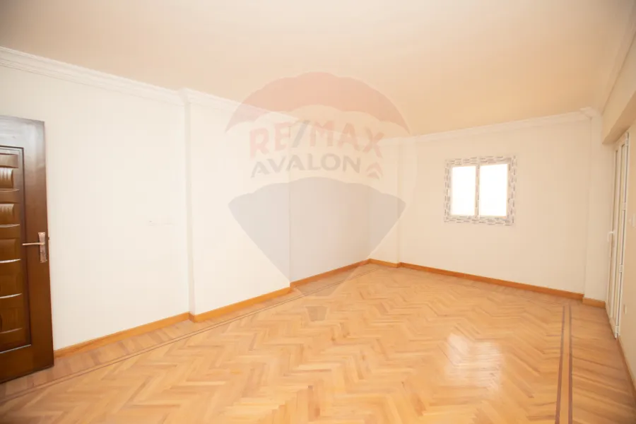 شقة للبيع 240 م مصطفى كامل (على الترام مباشرة) - أول سكن - شقة ناصية