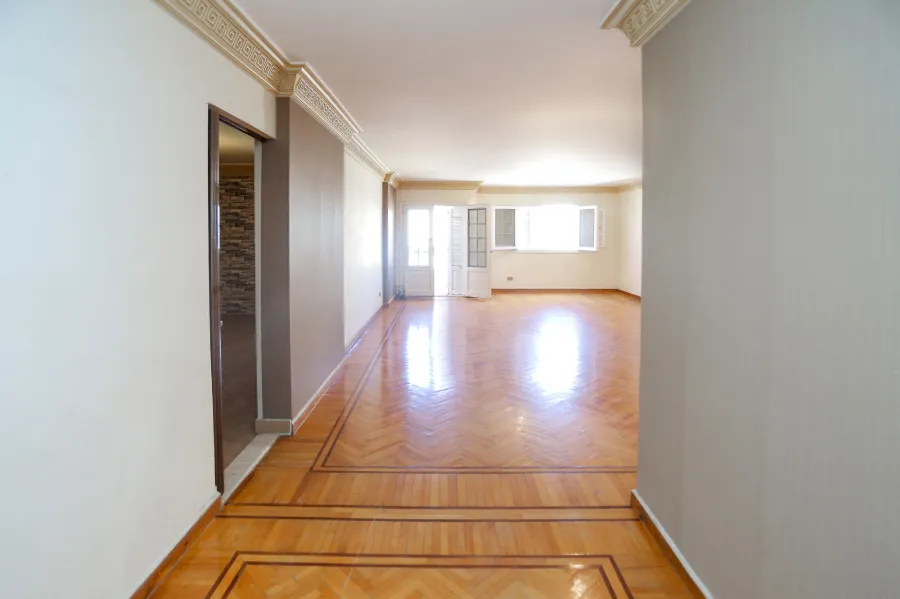 شقة للبيع 235م سموحة (تقاطع ش مصطفي كامل مع ش بهاء الدين الغتورى)