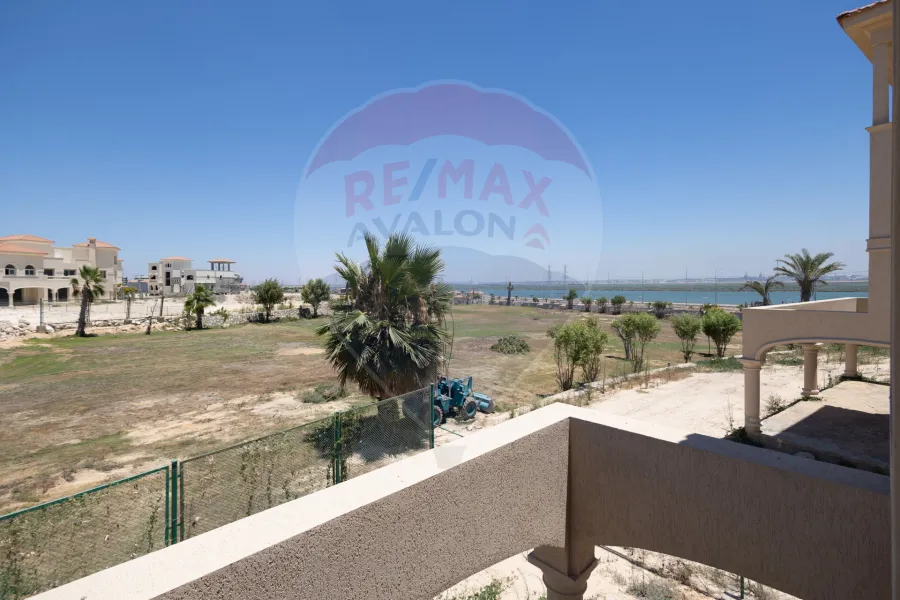 فيلا للبيع 1,016 م الكينج (اليكس ويست - مرحلة سانت كاترين V1)