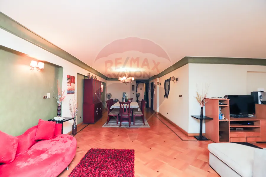 شقة للبيع 210 م سموحة (ش فوزي معاذ)