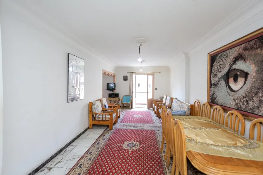 شقة للبيع 185م المندرة (ش جمال عبد الناصر)