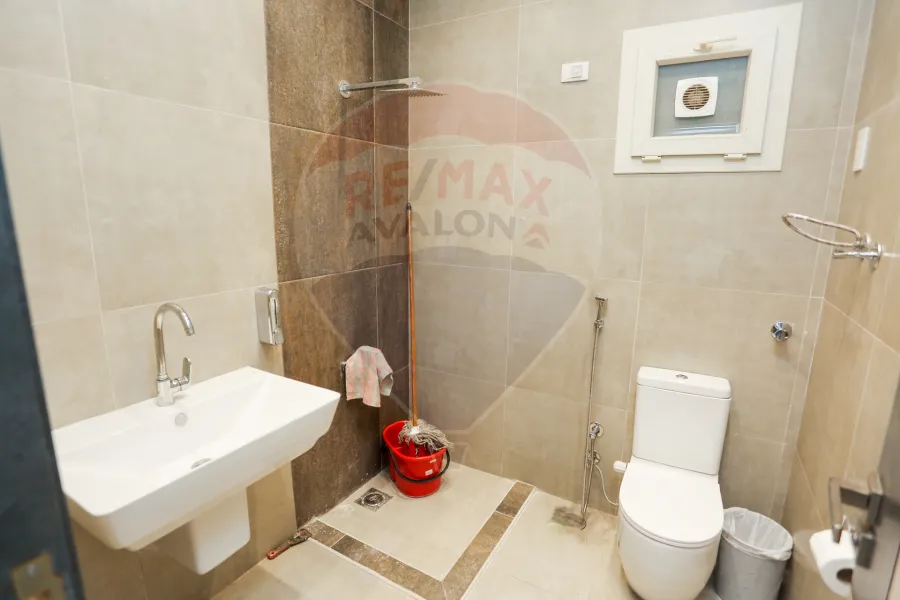 مقر تجاري للبيع 180 م لوران (متفرع من ش الإقبال)