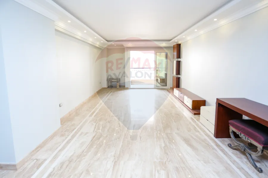 شقة للبيع 195 م سبورتنج (ش أبو قير)