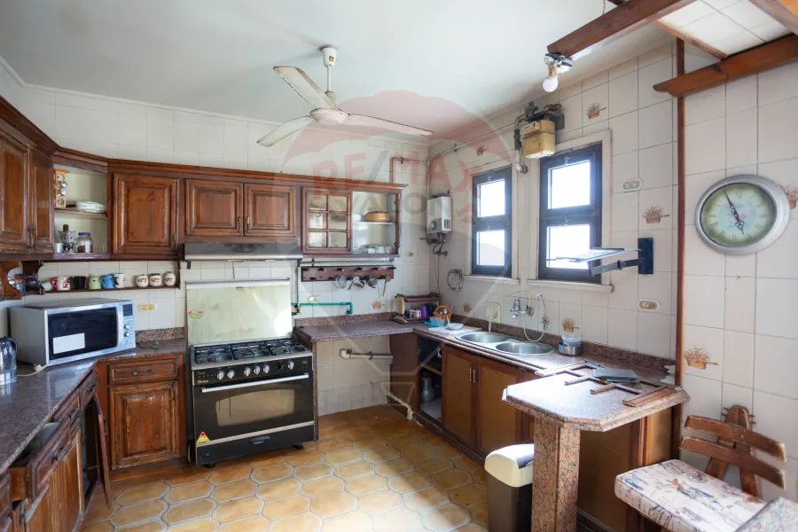 شقه للبيع 300 م زيزينيا (ش قائم حسن محمود)