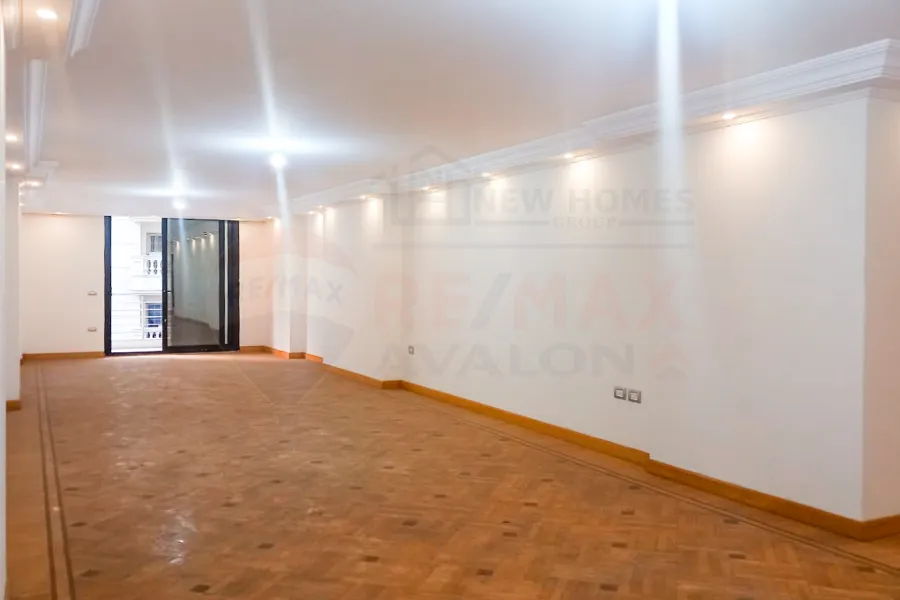 شقة للبيع 225 م سموحة ( شارع بهاء الدين الغتورى ) بتسهيلات فى السداد