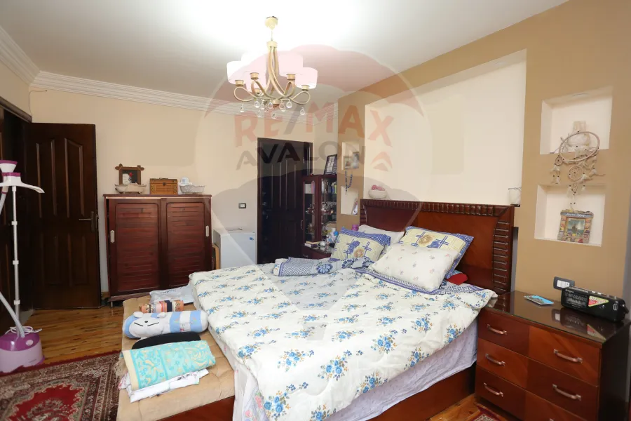 شقة للإيجار 225 م جناكليس (علي الترام مباشرة)