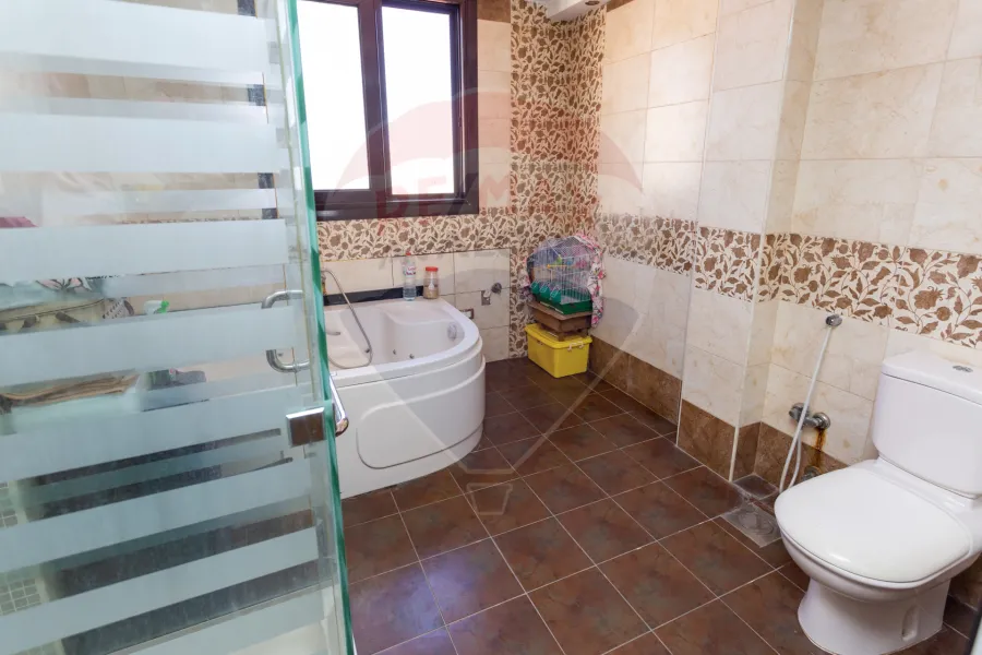 شقة للبيع 430 م سموحة (ش بهاء الدين الغتوري)