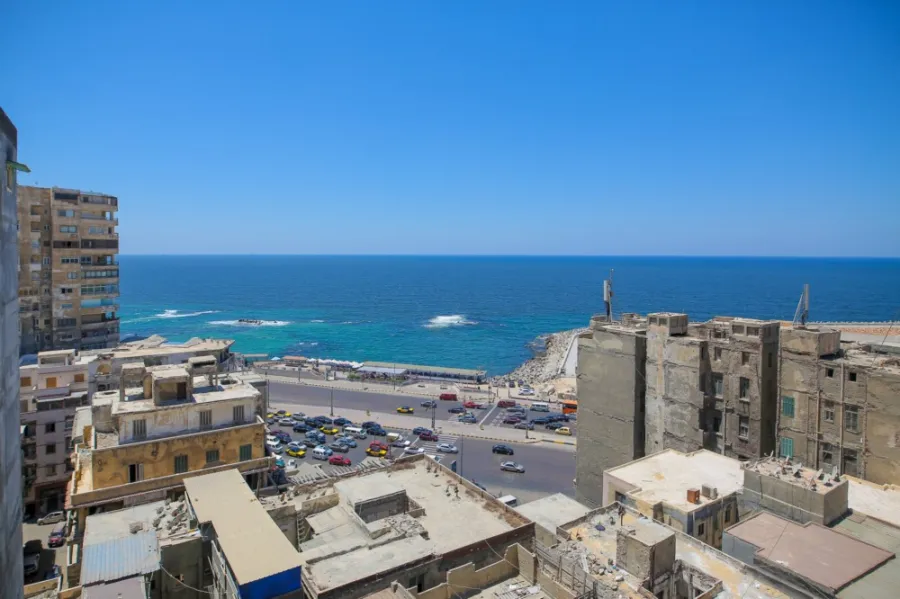 شقة للإيجار مفروش 125م سيدى جابر - خطوات من البحر ومستشفى القوات المسلحة