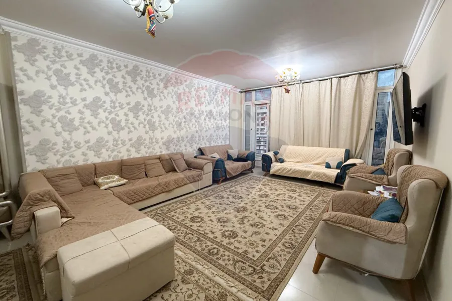 شقة للبيع 160 م لوران (ش عبد المنعم الدليل)