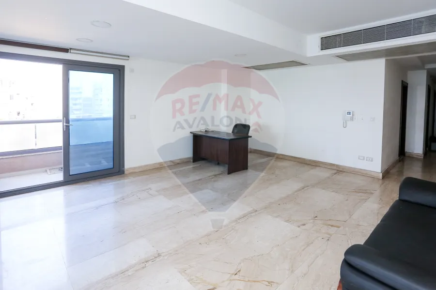 Apartment for Sale 240 m Stanly (Directly on the Sea.)