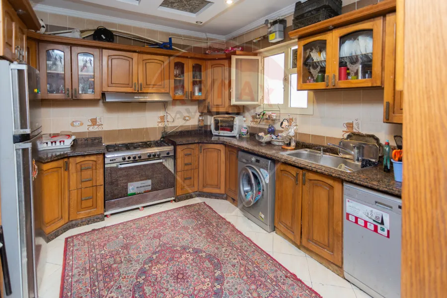 شقة للبيع 275 م كفر عبده (ش سكينة بنت الحسين)