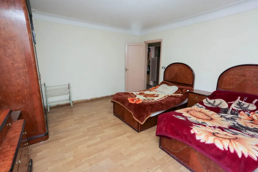 شقة للبيع 185م المندرة (ش جمال عبد الناصر)