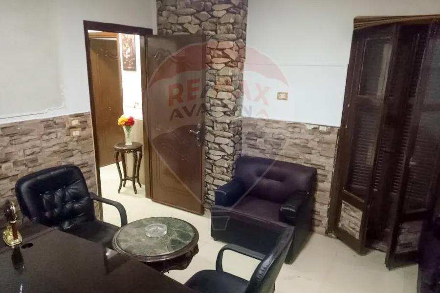 مقر إداري للبيع 75 م ميامي (ش 45 - خطوات من البحر)