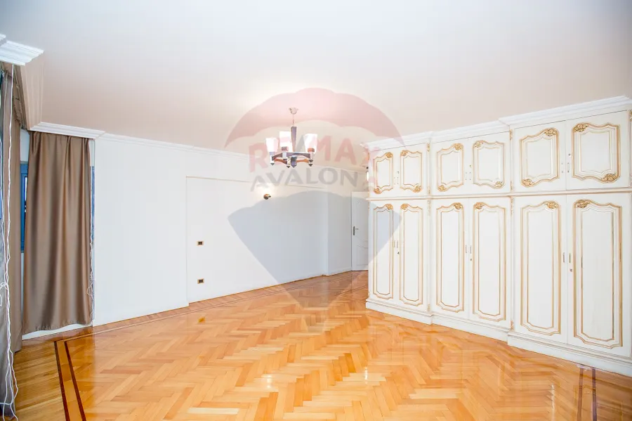 شقة للبيع 325 م وابور المياه ( فيو مفتوح علي النادي الاوليمبي وحدائق الشلالات )