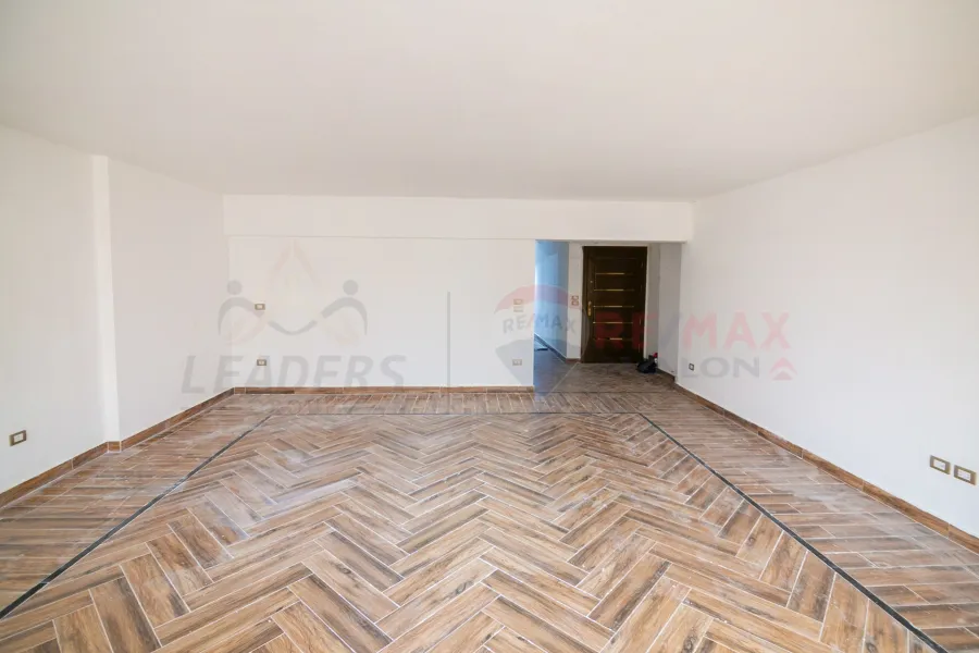 Administrative headquarters for rent 200 m Roushdy (Abu Qir St.)