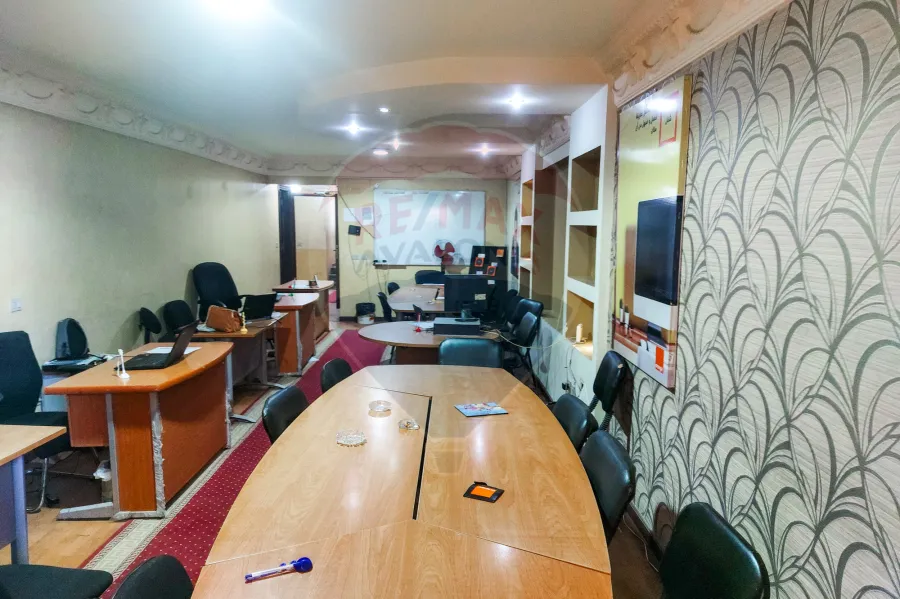 شقة للايجار 222 م سموحة (خطوات من شارع مصطفي كامل)