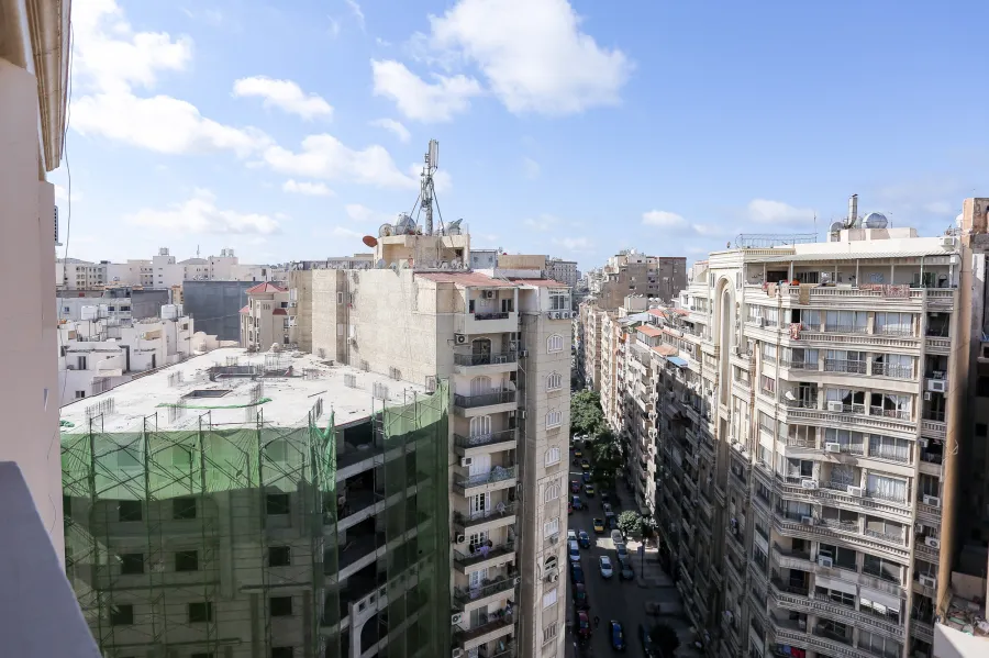 شقة للبيع 235م سموحة (تقاطع ش مصطفي كامل مع ش بهاء الدين الغتورى)