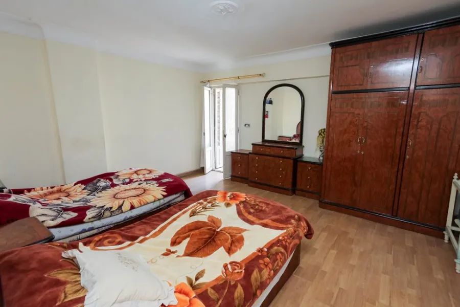 شقة للبيع 185م المندرة (ش جمال عبد الناصر)