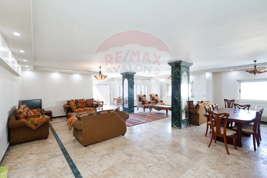 شقة دوبليكس للبيع 260 م المندرة (علي البحر مباشرة)