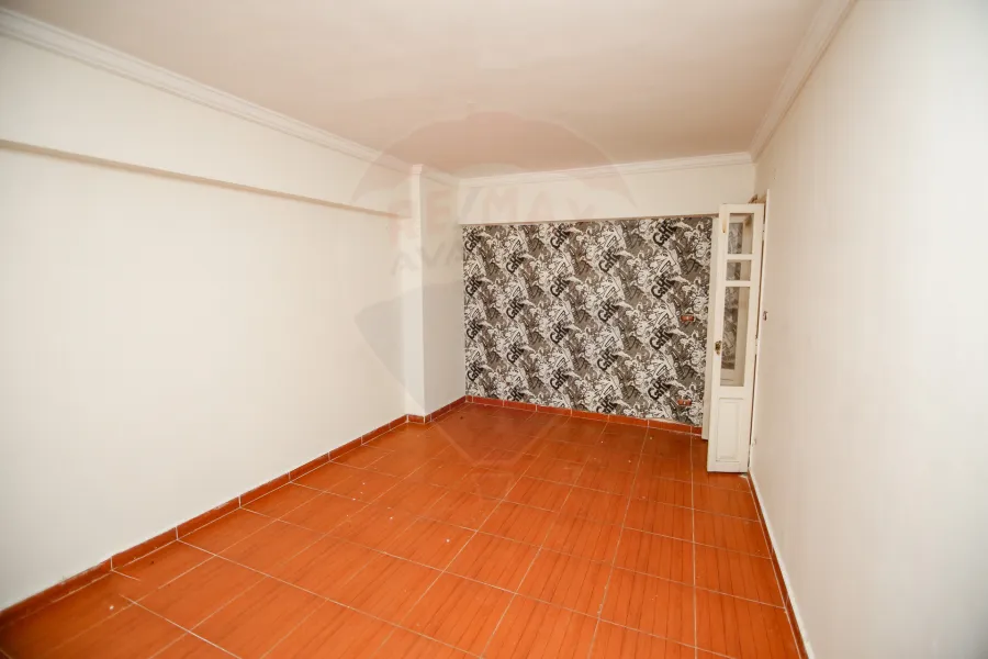 Adminstrative unit for sale 120m Tharwat ( Brand Building -Steps From Abu Qer ST.)