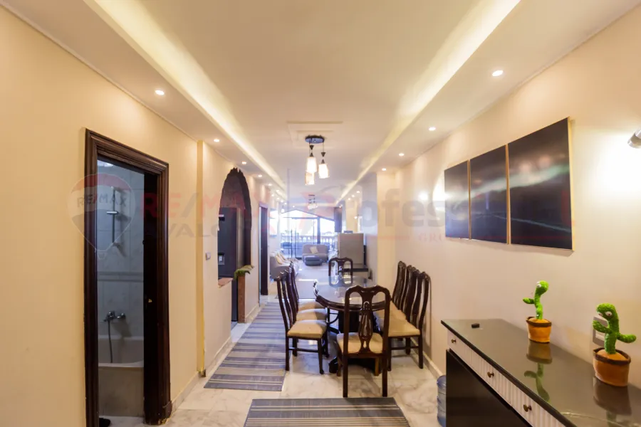 شقة ادارى للبيع  و تصلح سكنى 160 م المندره (على البحر مباشره)